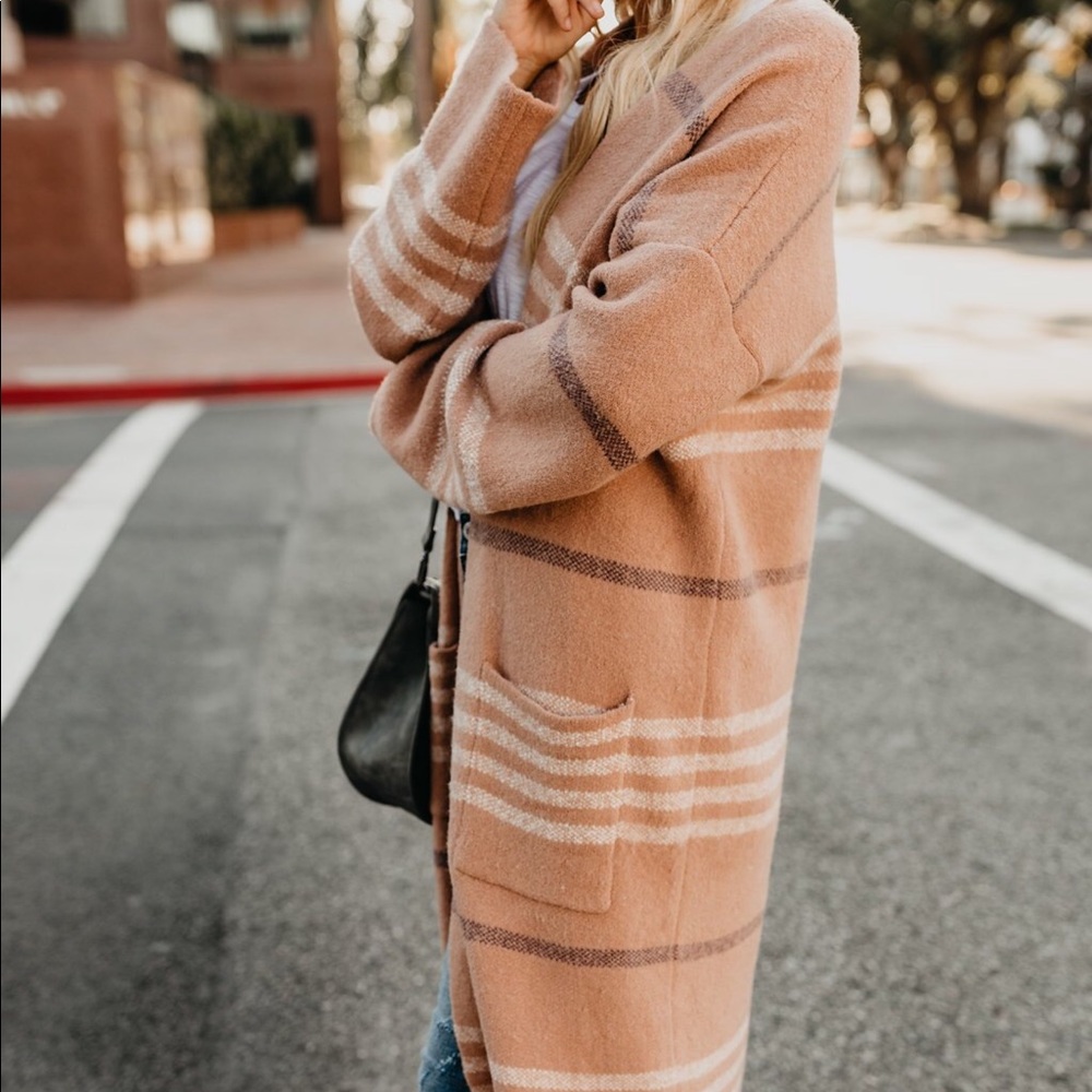 ❤️LAST ONE!❤️A Designer Vibe - Picture 5 of 7